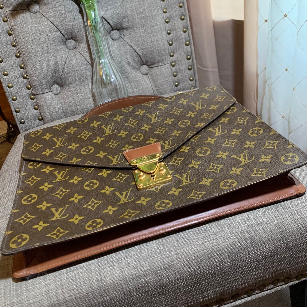 Authentic Louis Vuitton Porte Documents Bandouliere